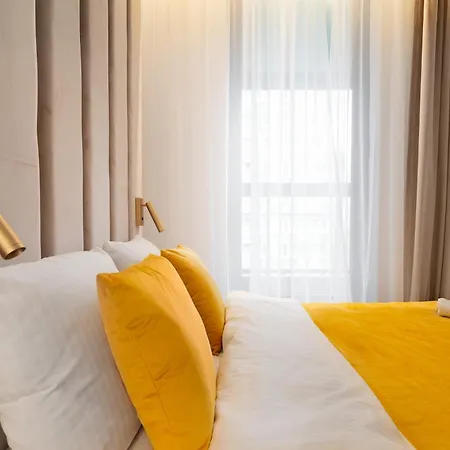 Golden - Premium At Grzybowska 37 * Varşova